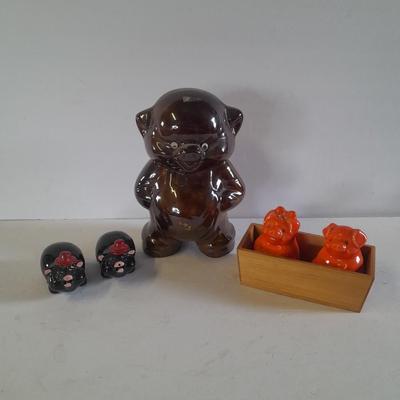 Vintage ceramic pigs salt & pepper shaker