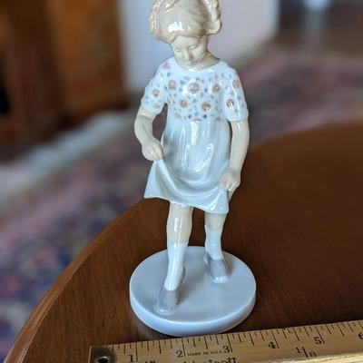 Vintage Bing and Grondahl B&G "Good toes, bad toes" Figurine #1794