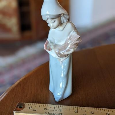 Lladro Figurine #4677 Girl with Rooster
