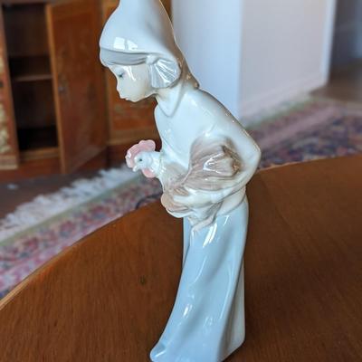 Lladro Figurine #4677 Girl with Rooster