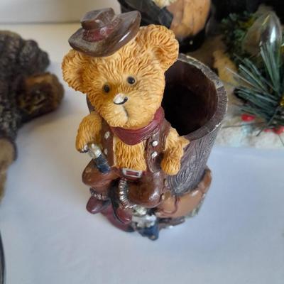 Bathroom bear towel holder, Christmas bears and a small bear figure