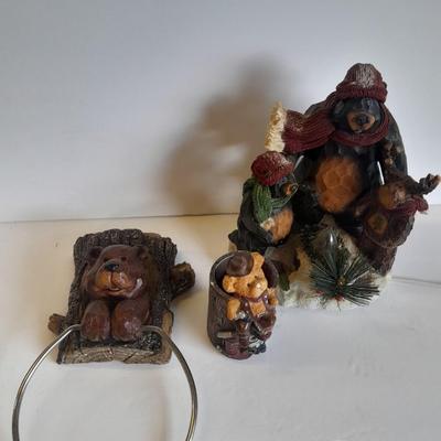Bathroom bear towel holder, Christmas bears and a small bear figure