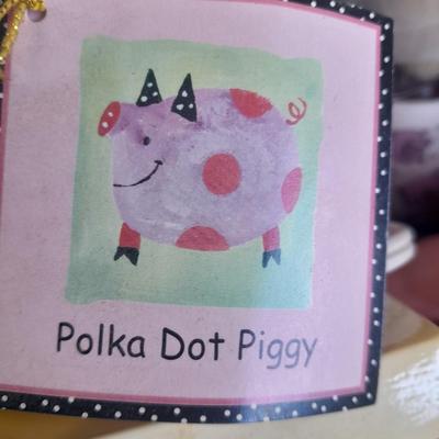 Pig lamp, piggy bank, and more pigs