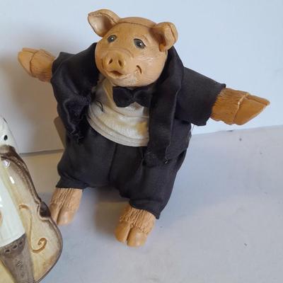 Music box Jewlery box with instrument on top, Pigs playing instruments, and conductor pig