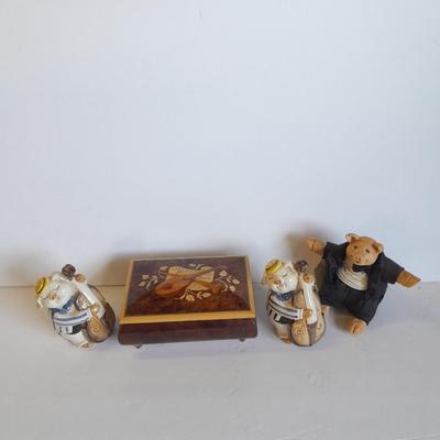 Music box Jewlery box with instrument on top, Pigs playing instruments, and conductor pig