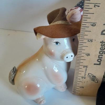 Ganz Talking American Cowboy with his cowboy pigs