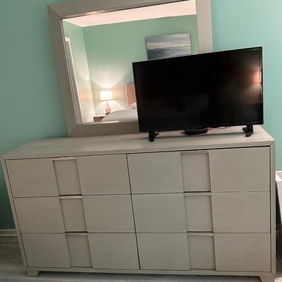 Beautiful new king bedroom set (mattress not included)
