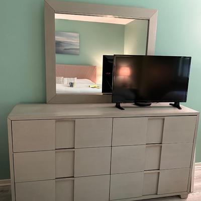 Beautiful new king bedroom set (mattress not included)