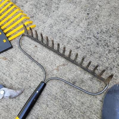 Yard Tools (G-DW)
