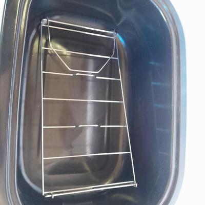 Oster 22 -Quart Electric Roaster Oven with small tile Pig Trivets