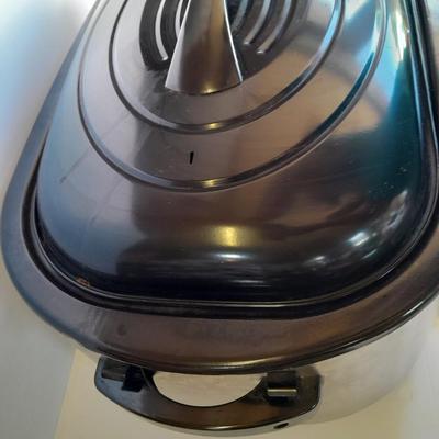 Oster 22 -Quart Electric Roaster Oven with small tile Pig Trivets