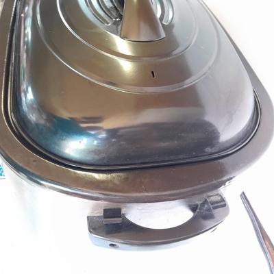 Oster 22 -Quart Electric Roaster Oven with small tile Pig Trivets