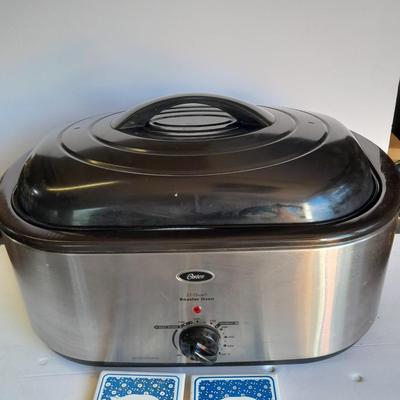 Oster 22 -Quart Electric Roaster Oven with small tile Pig Trivets