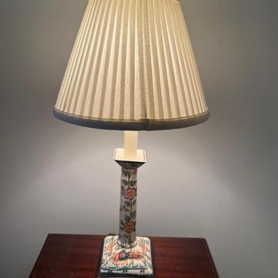 CHINOISERIE STYLE PORCELAIN CANDLESTICK LAMP