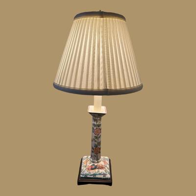 CHINOISERIE STYLE PORCELAIN CANDLESTICK LAMP