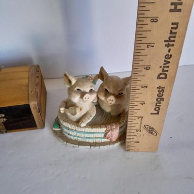 Pig musical box, treasure box, and pig figure