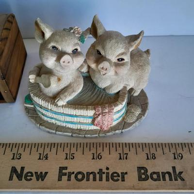 Pig musical box, treasure box, and pig figure