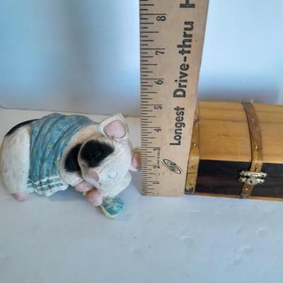 Pig musical box, treasure box, and pig figure