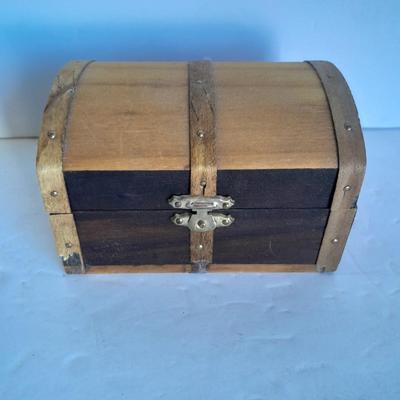 Pig musical box, treasure box, and pig figure