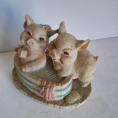 Pig musical box, treasure box, and pig figure