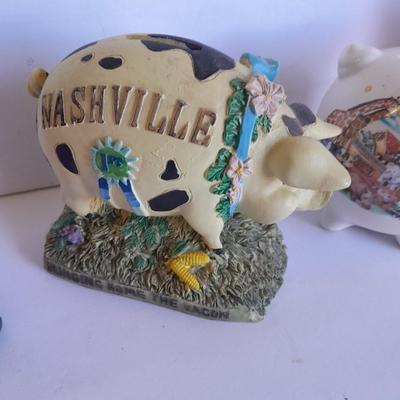 State Souvenir Piggy banks and pig figure