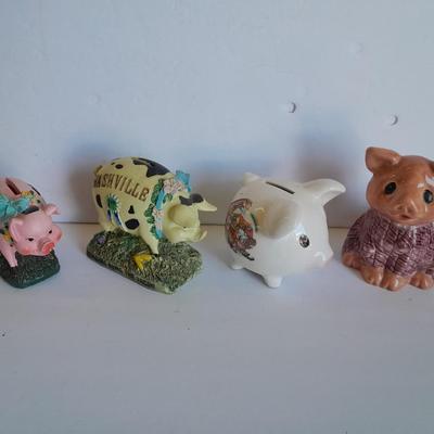 State Souvenir Piggy banks and pig figure