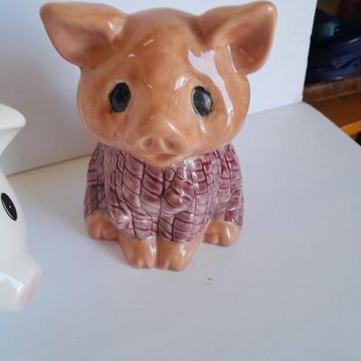 State Souvenir Piggy banks and pig figure