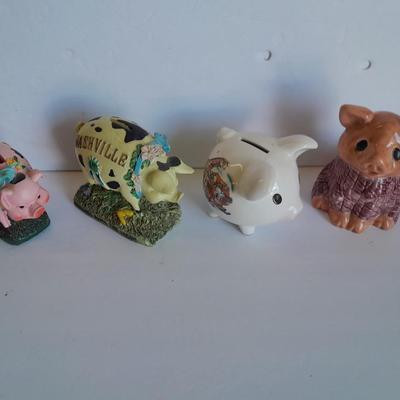 State Souvenir Piggy banks and pig figure