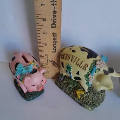 State Souvenir Piggy banks and pig figure