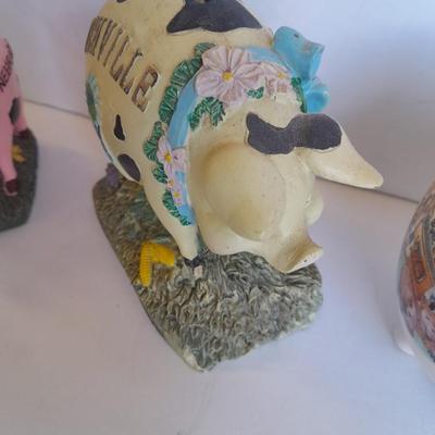 State Souvenir Piggy banks and pig figure