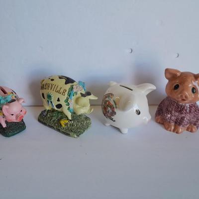 State Souvenir Piggy banks and pig figure