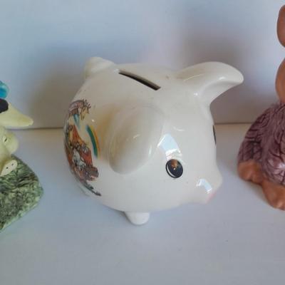 State Souvenir Piggy banks and pig figure