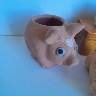 Pigs with a pine ring box xxx pig