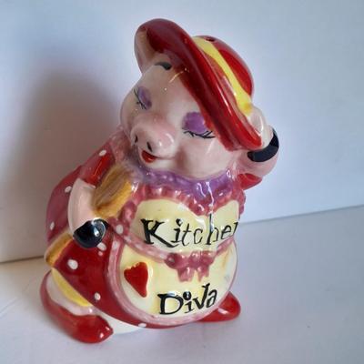Pig salt and pepper shakers