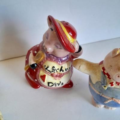 Pig salt and pepper shakers and figures