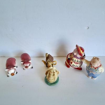 Pig salt and pepper shakers and figures