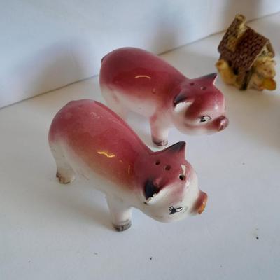 Pig salt and pepper shakers and figures