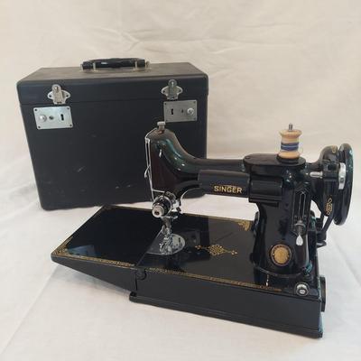 Vintage Portable Singer Featherweight Sewing Machine (GR-BBL)