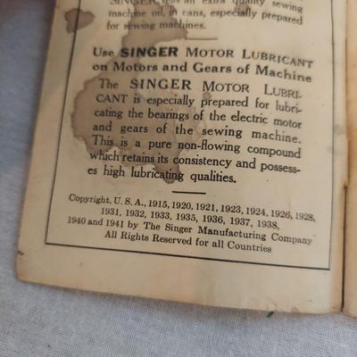 Vintage Portable Singer Featherweight Sewing Machine (GR-BBL)