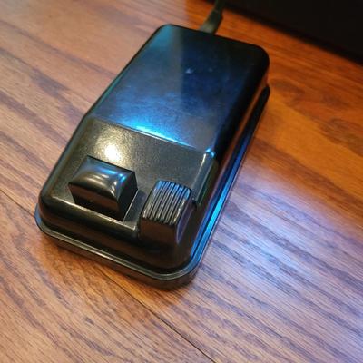 Vintage Portable Singer Featherweight Sewing Machine (GR-BBL)