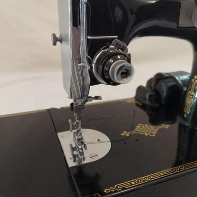 Vintage Portable Singer Featherweight Sewing Machine (GR-BBL)