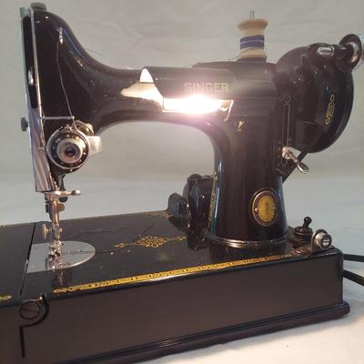 Vintage Portable Singer Featherweight Sewing Machine (GR-BBL)