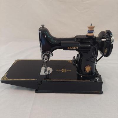 Vintage Portable Singer Featherweight Sewing Machine (GR-BBL)