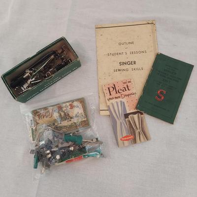 Vintage Portable Singer Featherweight Sewing Machine (GR-BBL)