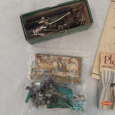 Vintage Portable Singer Featherweight Sewing Machine (GR-BBL)