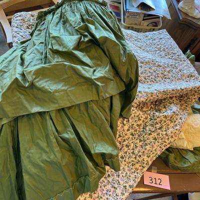 Comforter & bed skirt