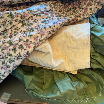Comforter & bed skirt