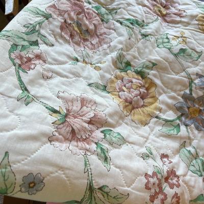 Quilted Comforter full/queen