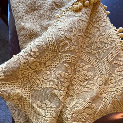 Vintage bed spread w/ Pom Pom edging