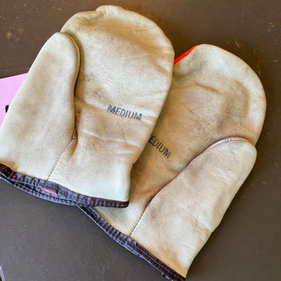 Union Pacific Safety mittens